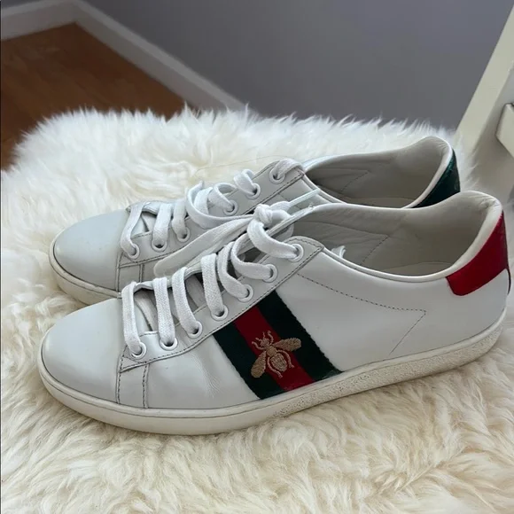 Gucci Women's White and Red Sneakers - Picture 2 of 8